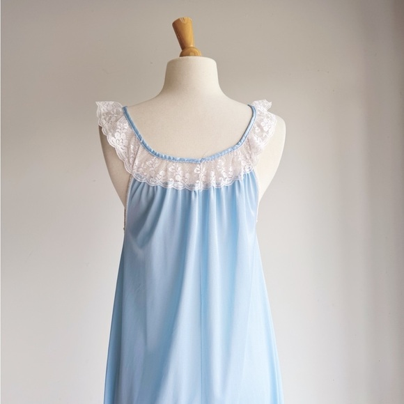 VINTAGE Full Length Blue Lace Trimmed Nylon Nightie Small - Picture 5 of 7